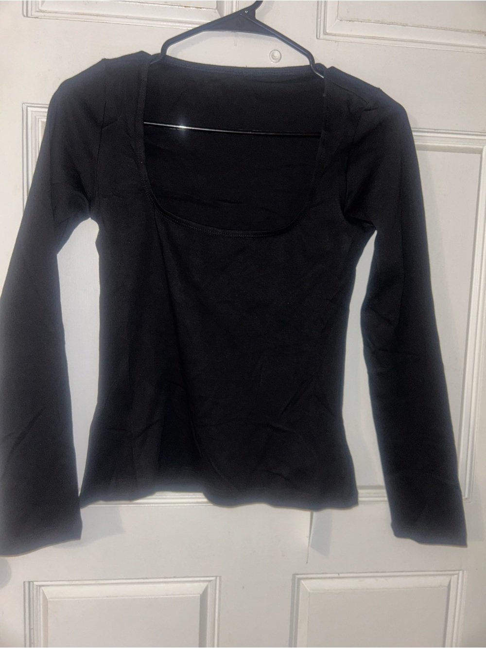 Women's Black Long-Sleeve Scoop Neck Top